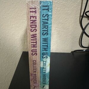 Book Set - It Ends With Us & It Starts With Us